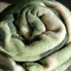 Camouflage fleece throw